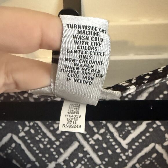 Catherines Black White Geometric Tunic Top Chiffon Hem 3/4 Sleeve Chic Work Wear - Picture 10 of 12